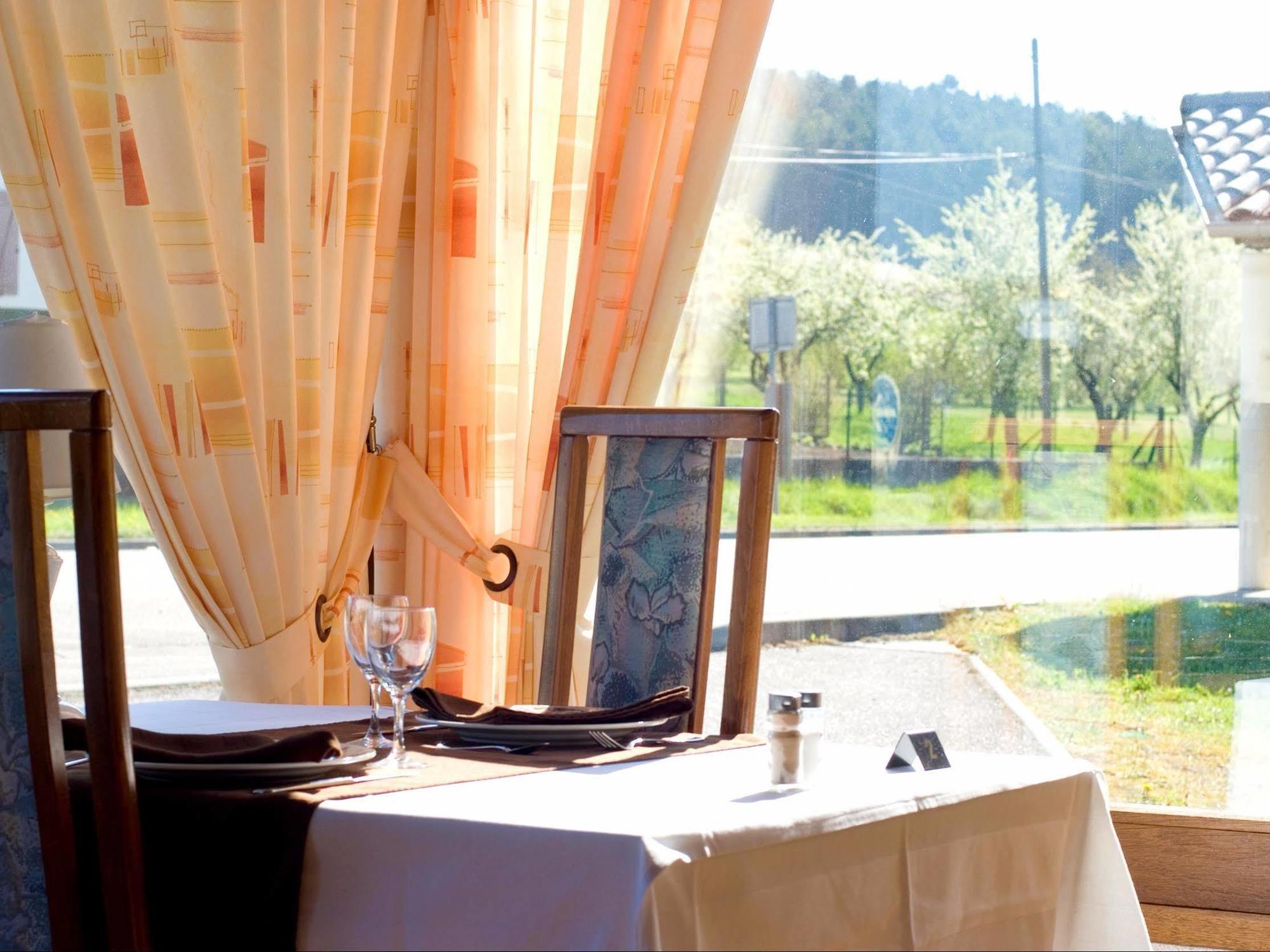 Logis Le Relais De Vacherauville Экстерьер фото