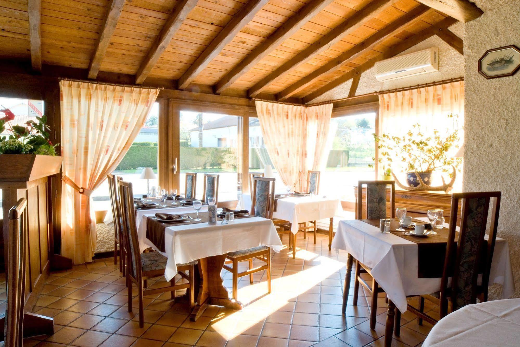 Logis Le Relais De Vacherauville Экстерьер фото